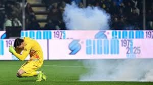 认知实验：对比职业扑克玩家与普通赌徒在面对“不确定性”时的脑电图差异。（认知研究：职业扑克玩家与普通赌徒在“不确定性”情境下的脑电图对比）