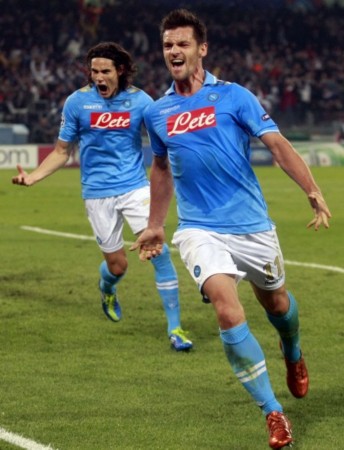 以他曾效力 以他曾效力